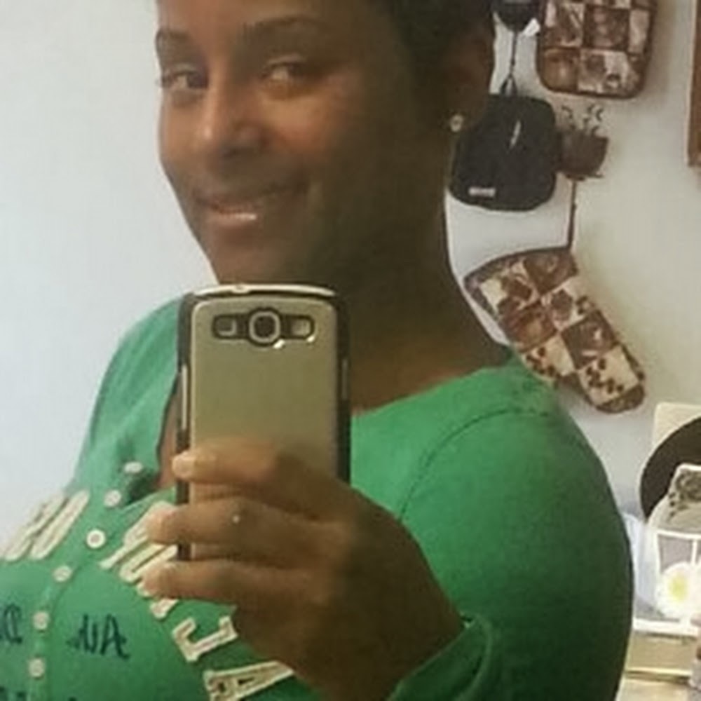 Meet your Posher, Tia